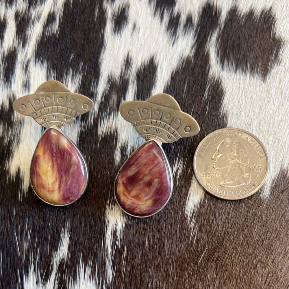 Purple spiny oyster ufo earrings